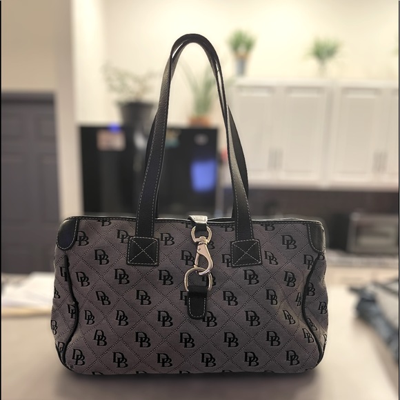 Dooney & Bourke Handbags - Dooney and Bourke purse